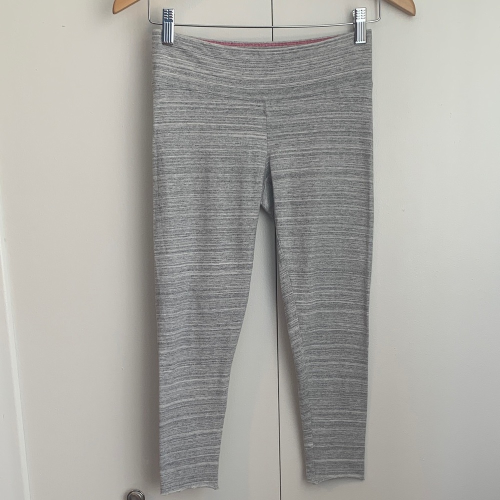 Aritzia TNA Light Gray Heathered Casual Cotton Capri Leggings Size Small